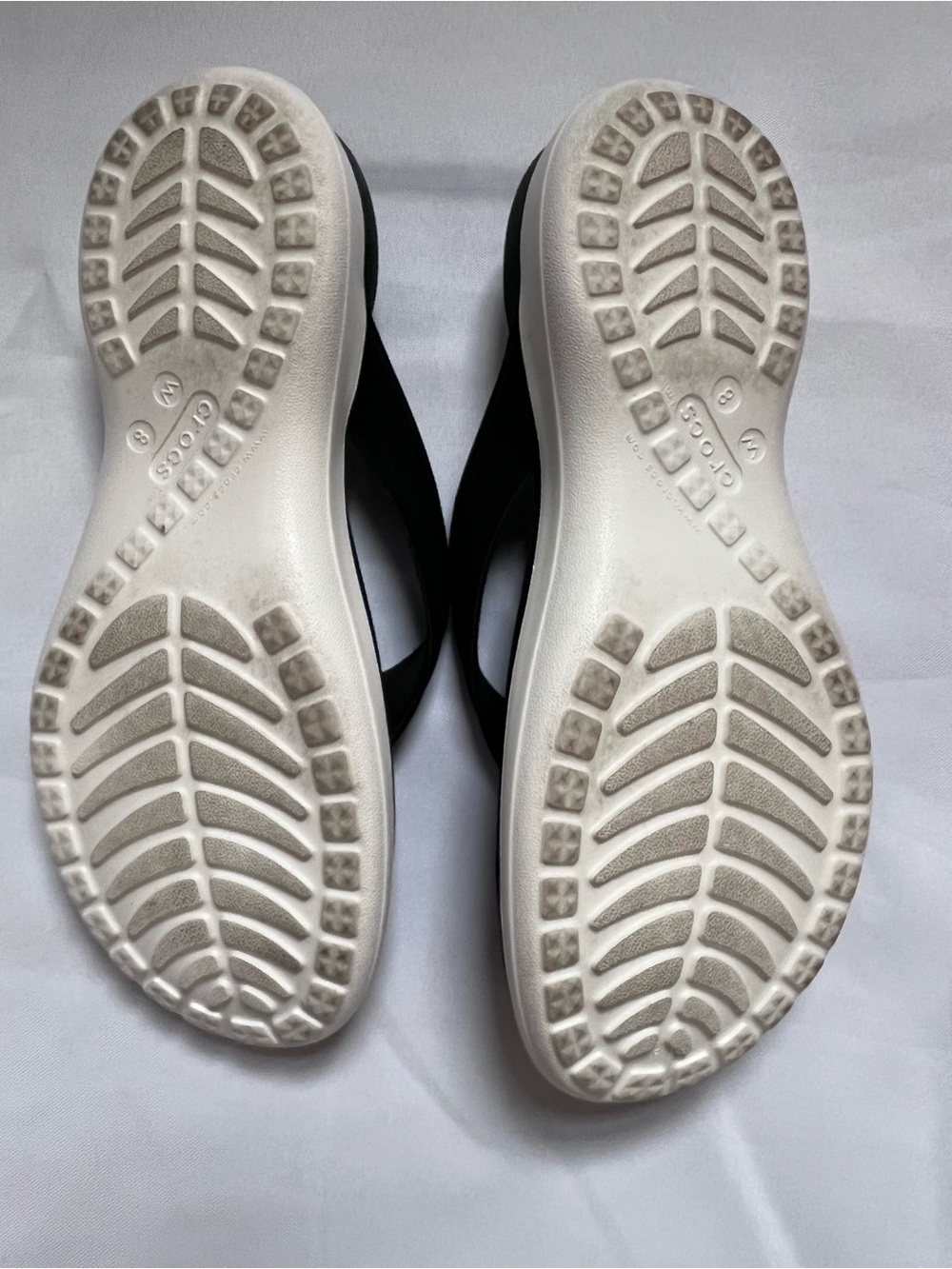 Crocs Black Dual Comfort Flip Flop Sandals – Like New - Picture 4 of 9